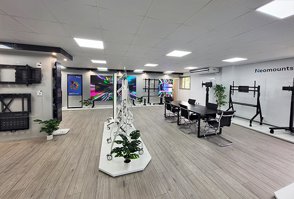 Spanish Showroom 7