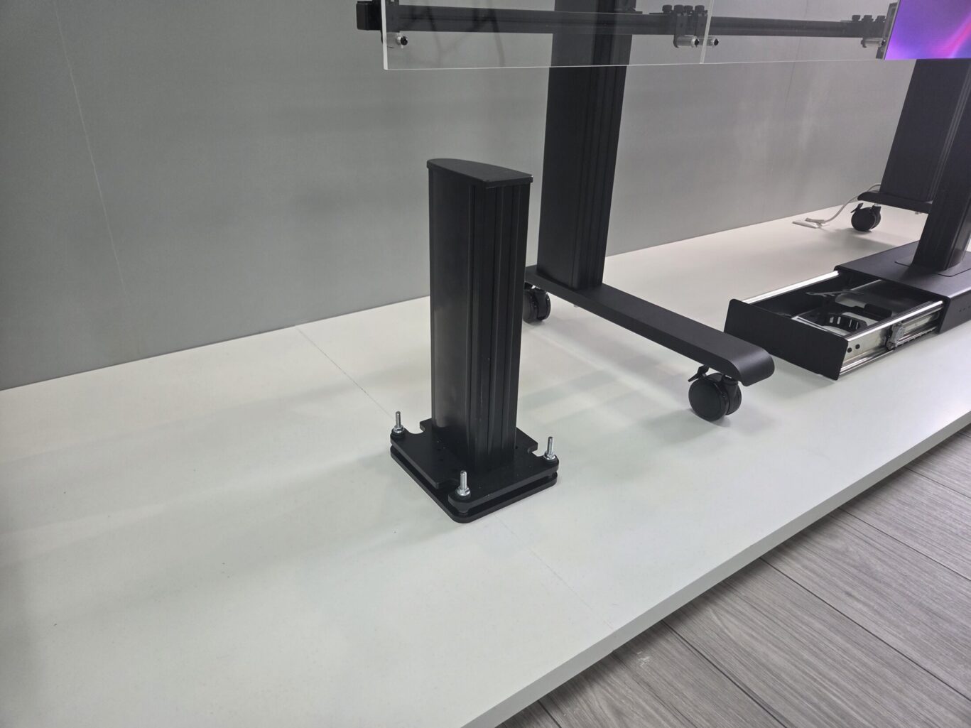 B-Tech Iberia product showroom featuring AV mounting solutions, digital signage displays and collaboration systems.