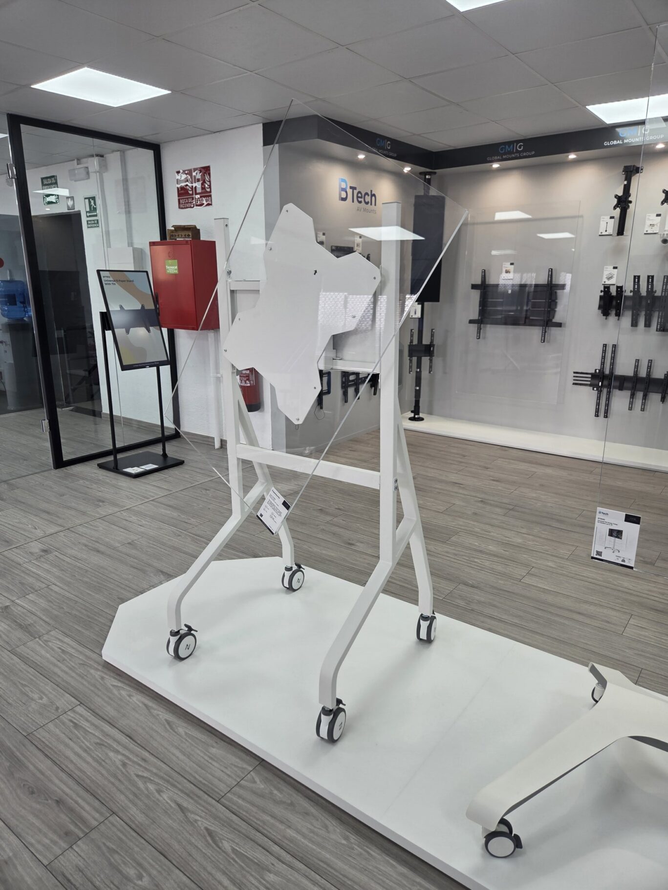 B-Tech Iberia product showroom featuring AV mounting solutions, digital signage displays and collaboration systems.