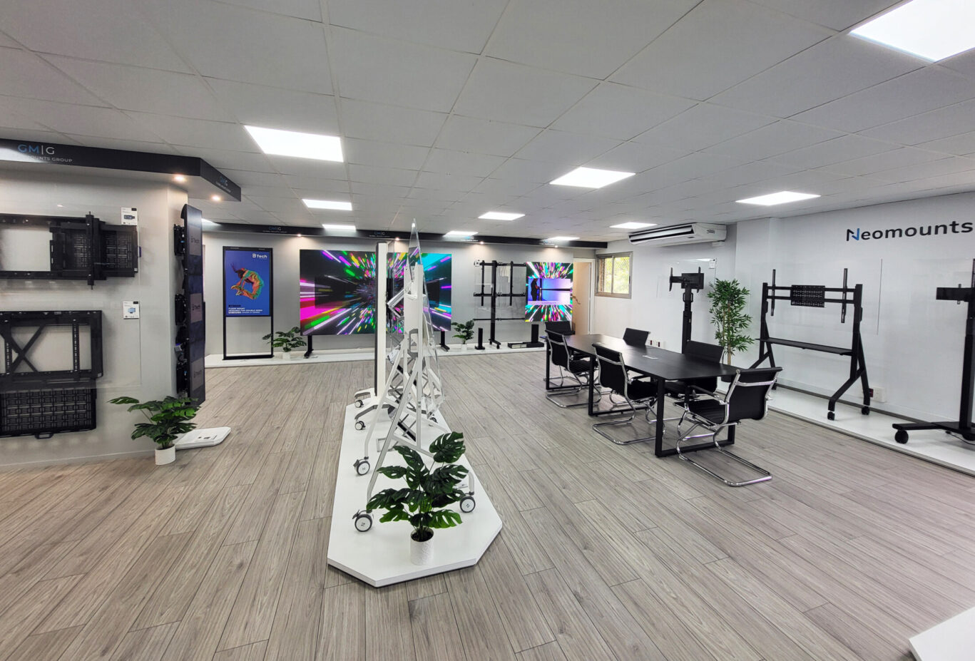 B-Tech Iberia product showroom featuring AV mounting solutions, digital signage displays and collaboration systems.