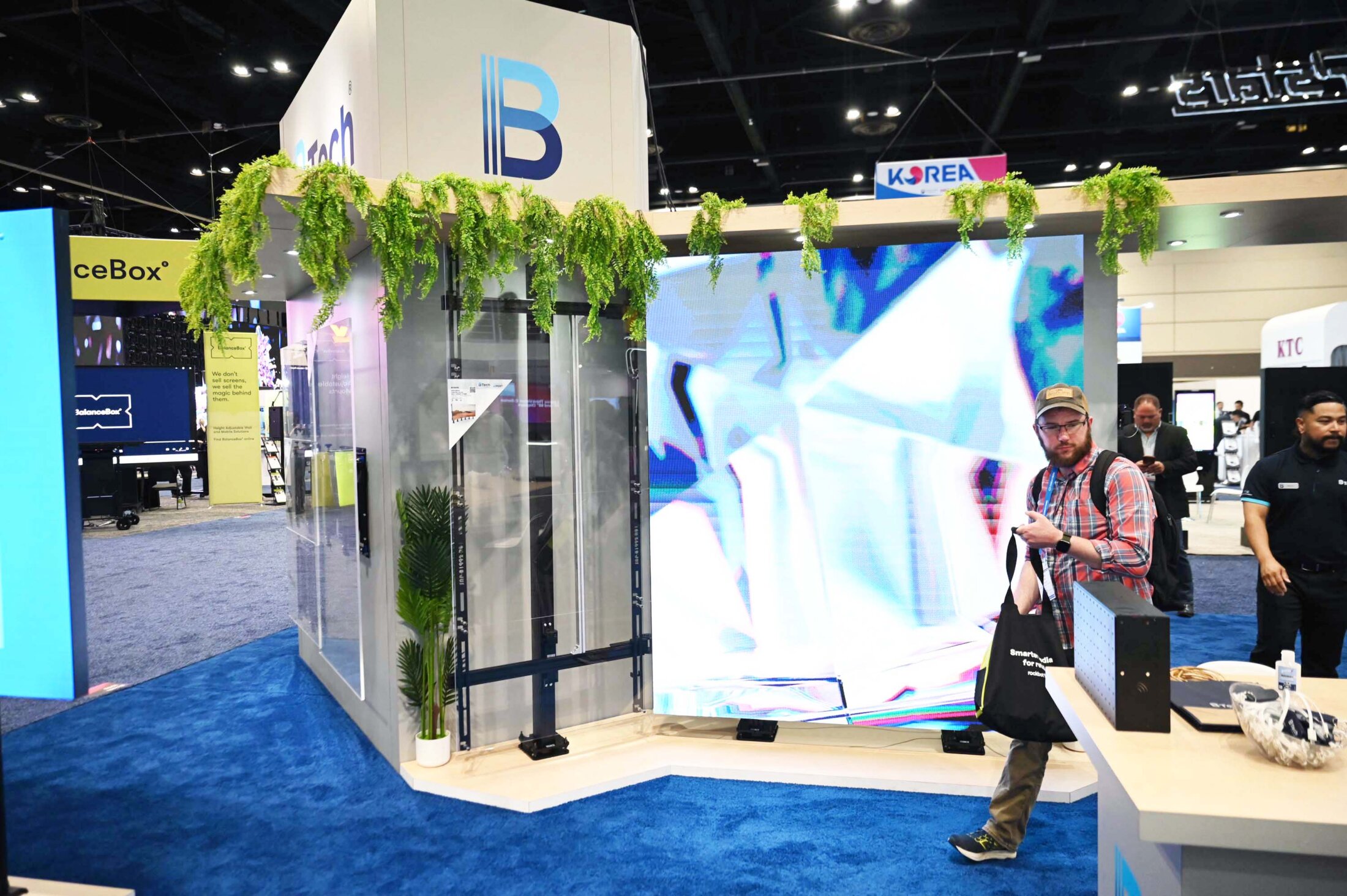 infocomm 2025 dvled mounting solution